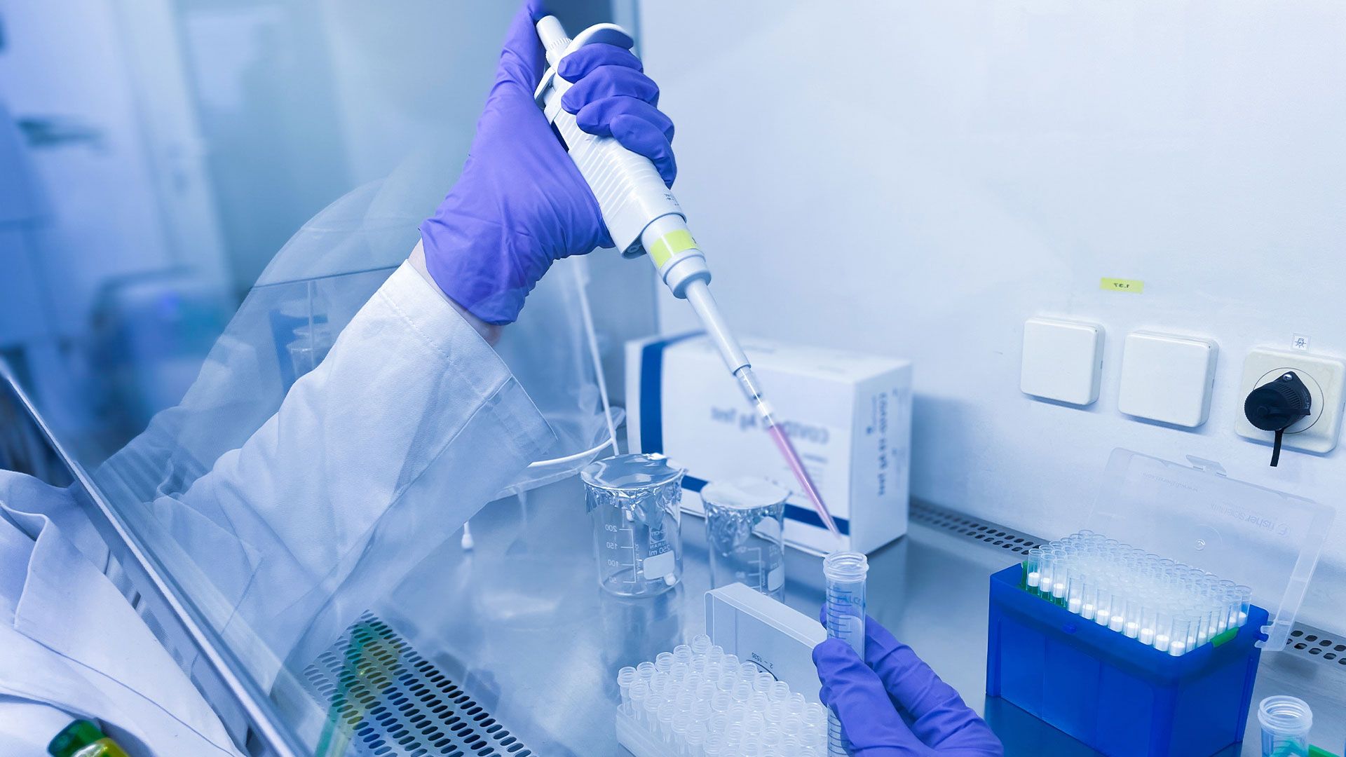 260220_CERTANIA_GBD_Website_PipetteLabBlueGloves_flipped