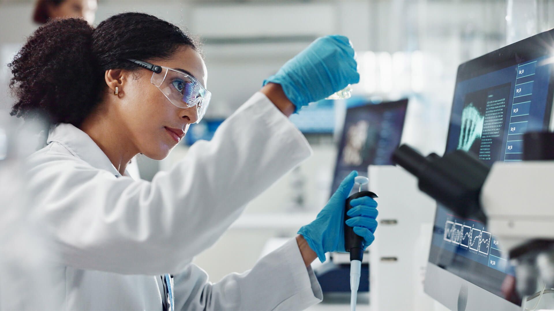 260220_CERTANIA_GBD_Website_WomanWorkingLab